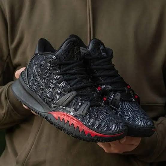 NIKE KYRIE 7